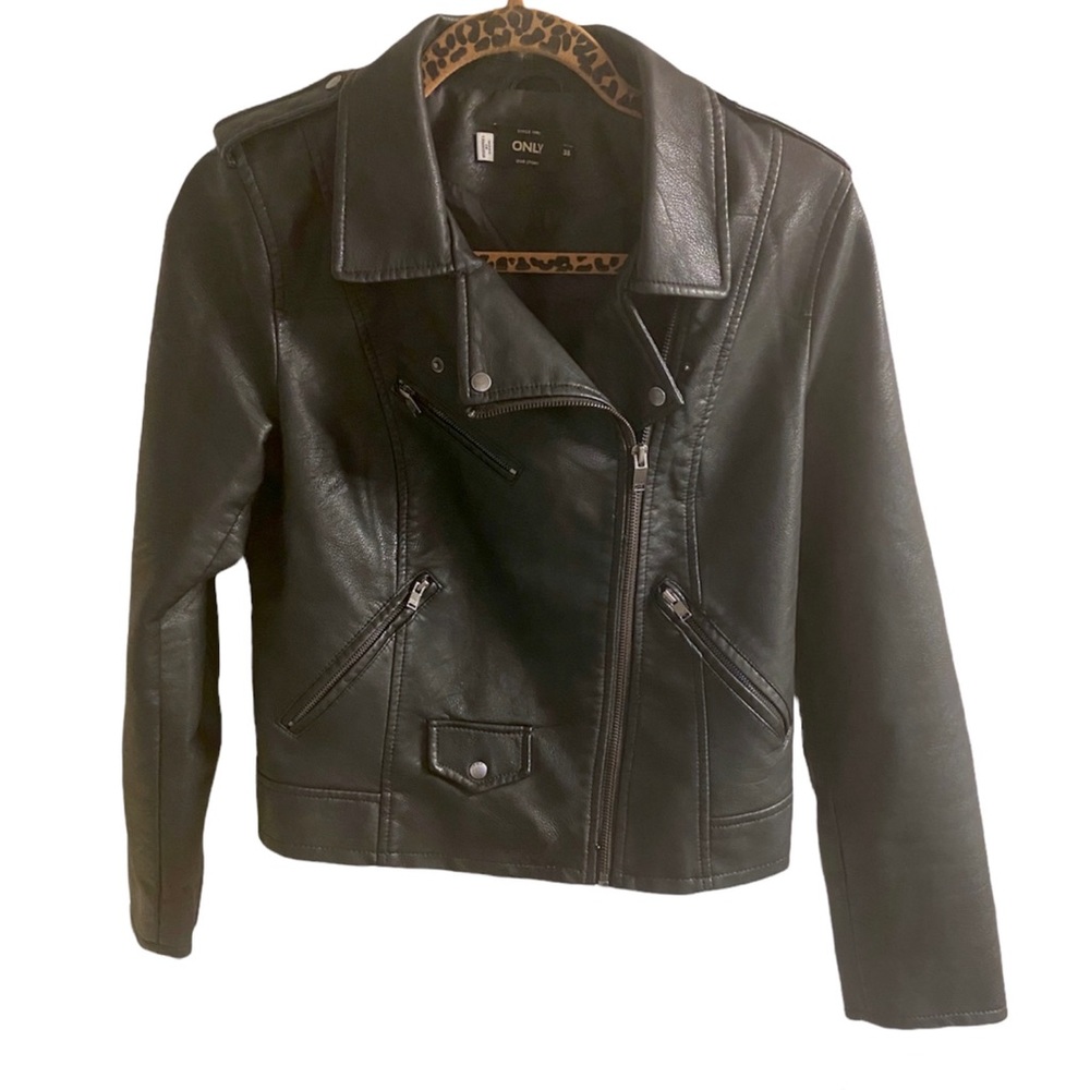 Vero Moda (Only Brand) - FAUX Leather Cropped Biker Jacket - Size 38 (Small)